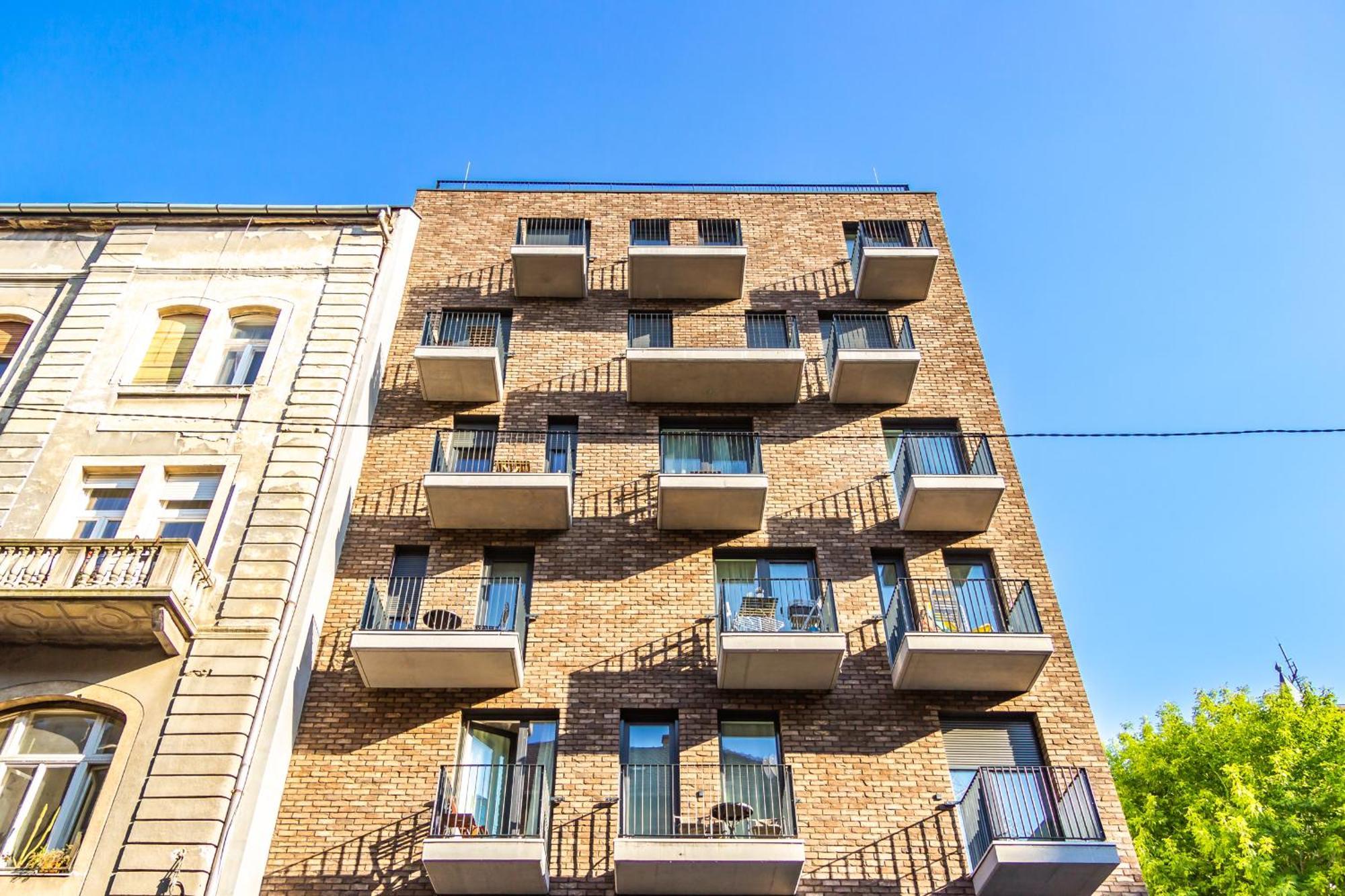 Marone Circles Comfortable For 4 With Parking Appartement