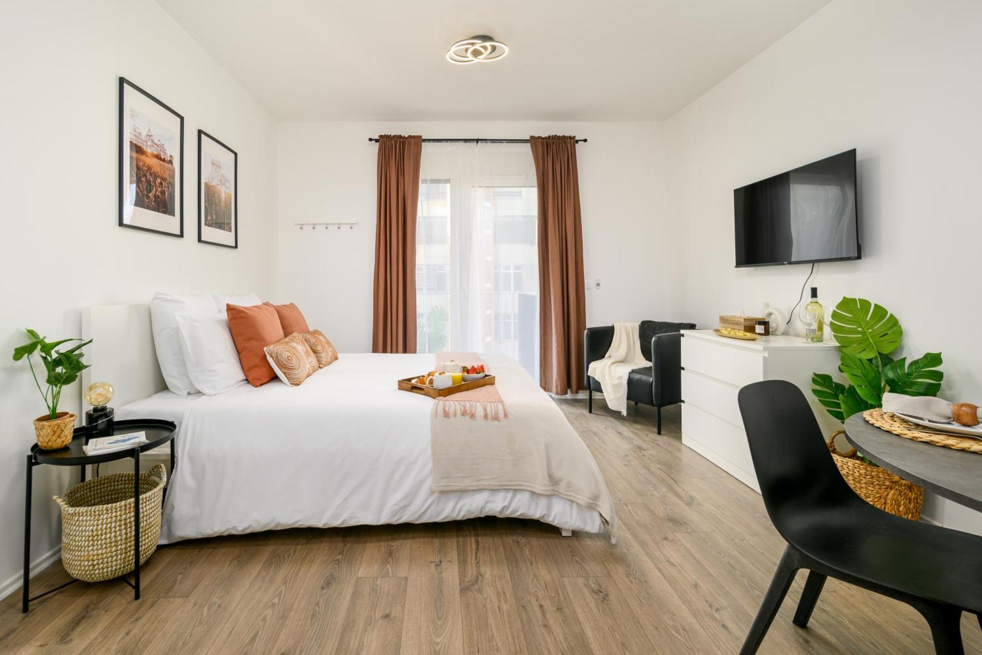 Marone Circles Comfortable For 4 With Parking Budapest