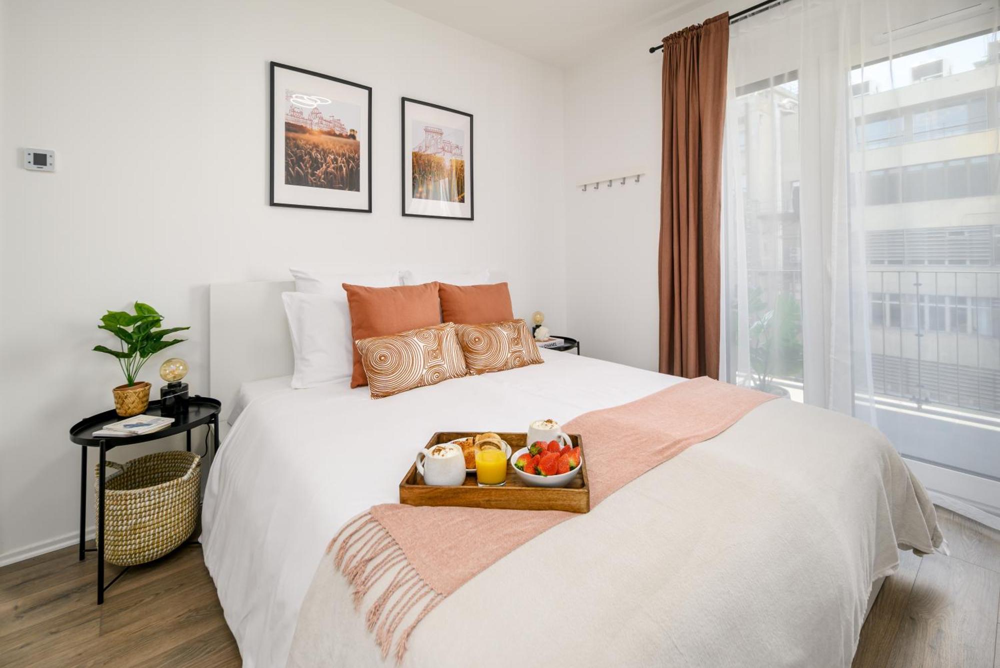 Apartment Marone Circles Comfortable For 4 With Parking