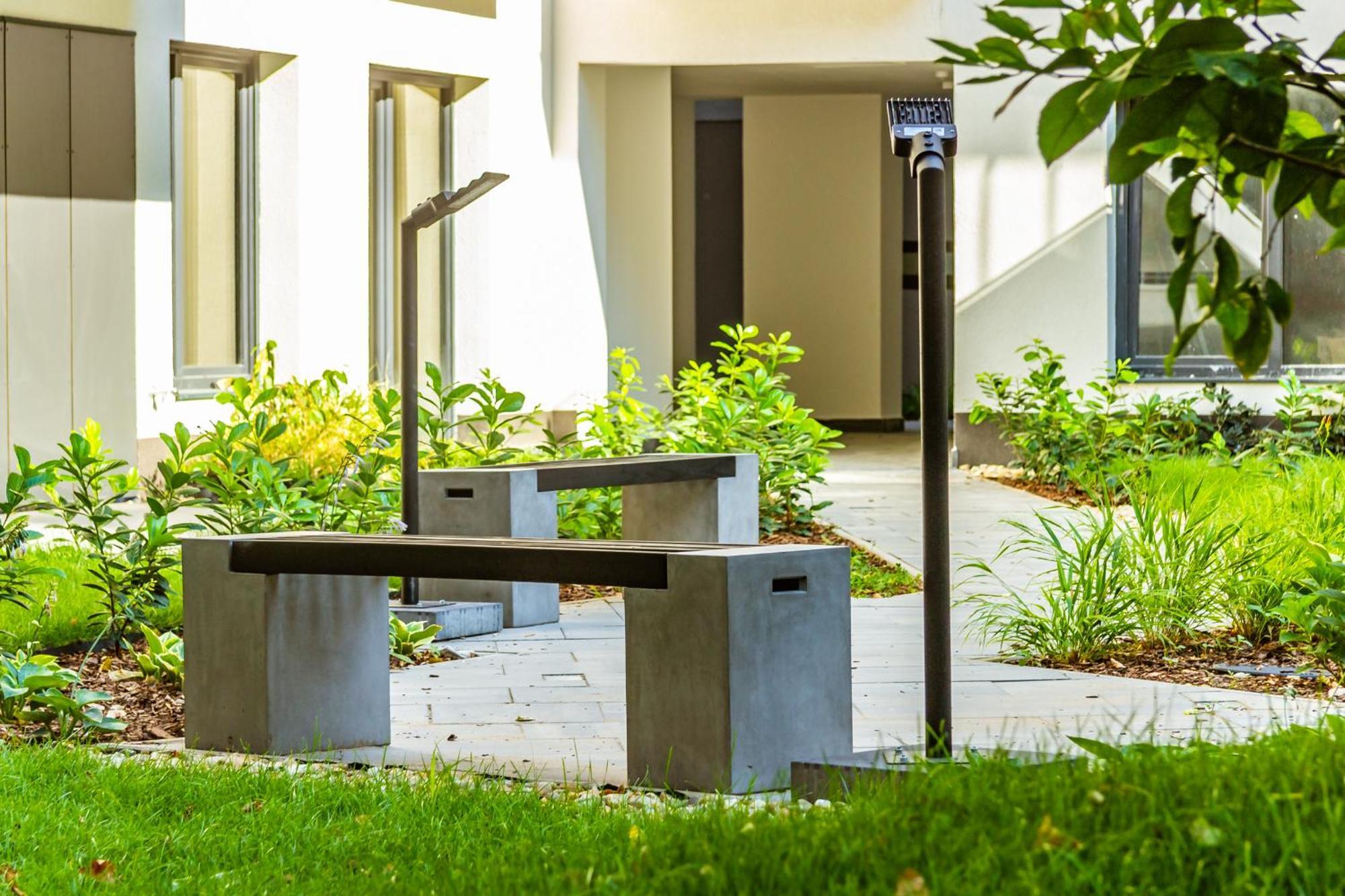 Marone Circles Comfortable For 4 With Parking Apartment