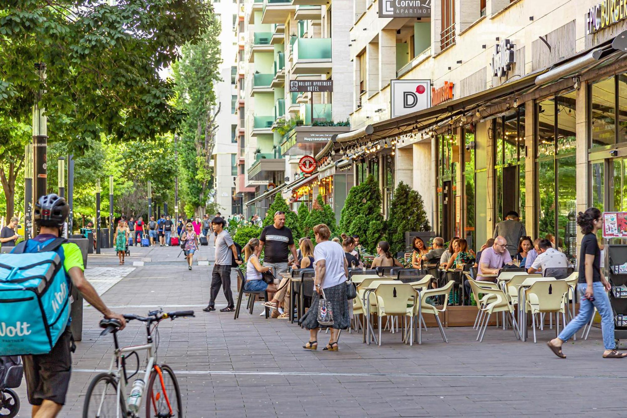 Marone Circles Comfortable For 4 With Parking * Budapest