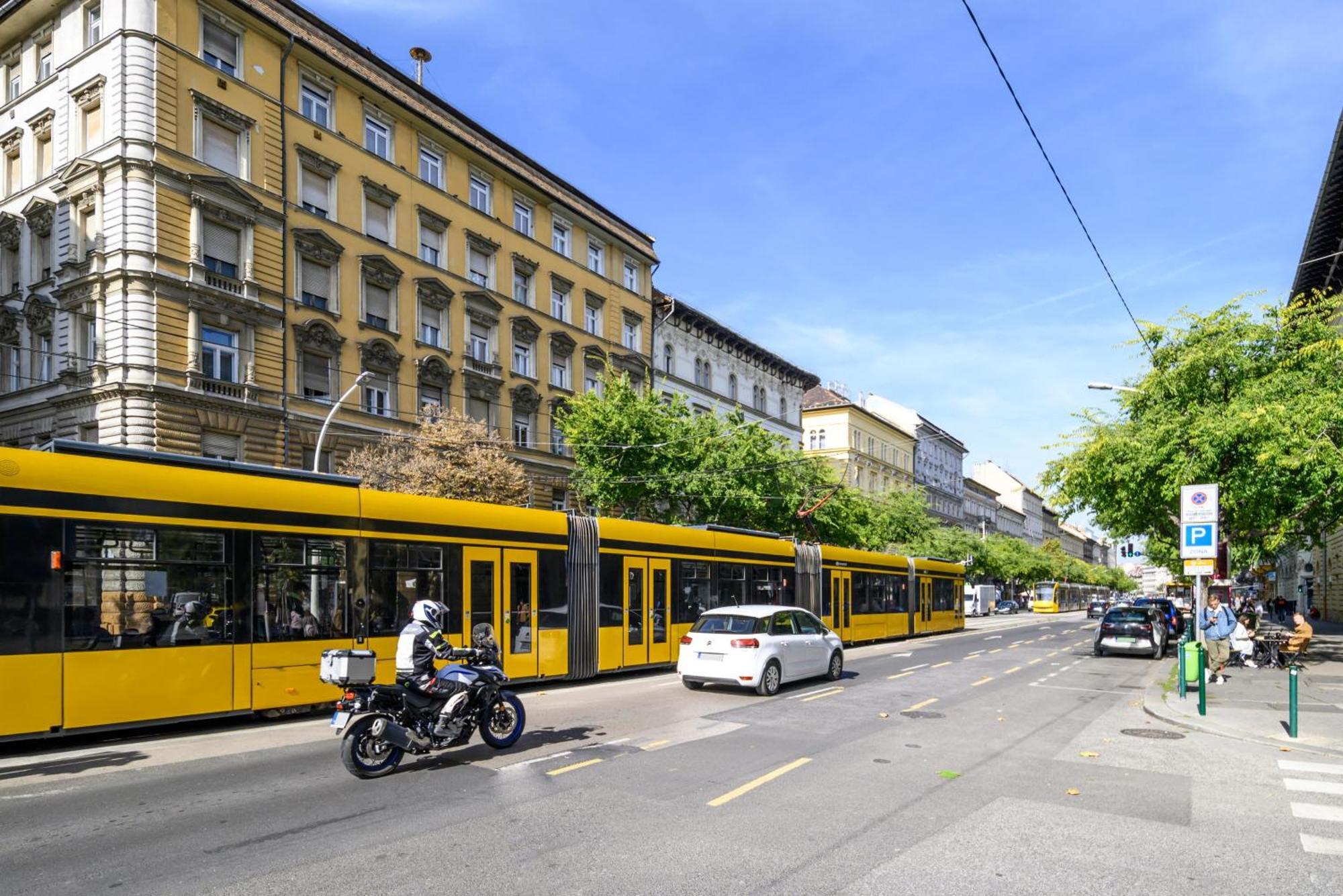 Marone Circles Comfortable For 4 With Parking Apartment
