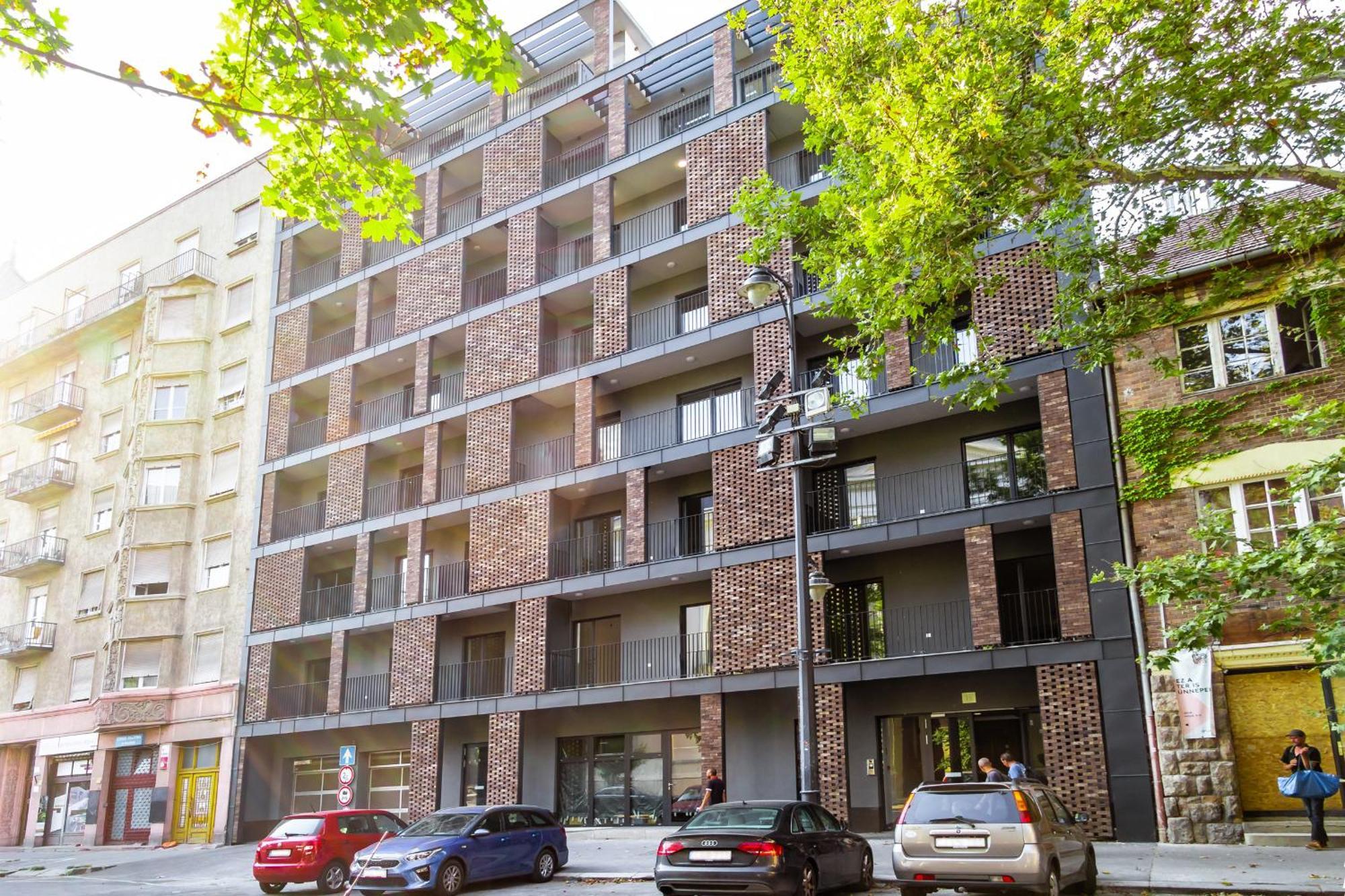 Apartment Marone Circles Comfortable For 4 With Parking *